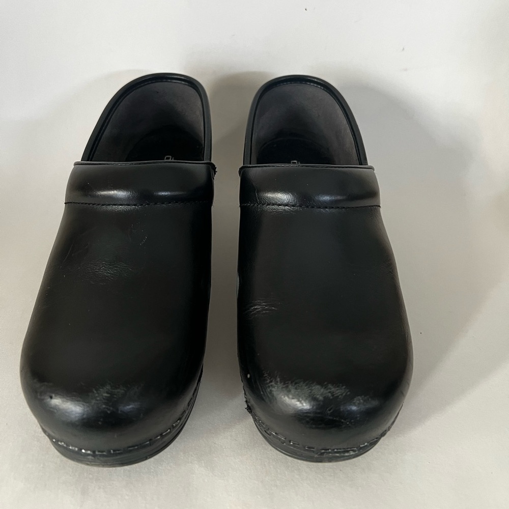 Dansko Women's Professional Black Clogs Slip-Resistant Workwear Shoes Size 38